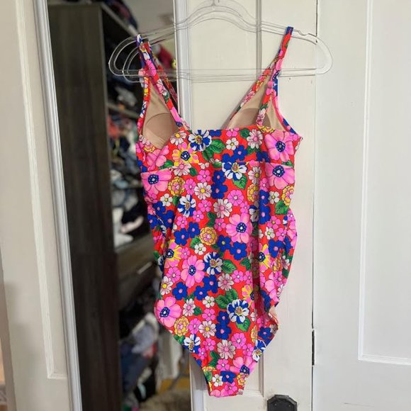 NWOT Isabel Maternity Floral Ruffle Neck One Piece Maternity Swimsuit - Size M - Picture 5 of 8